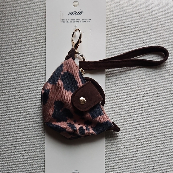 Aerie Leopard Pouchette Bag Charm - Picture 11 of 11